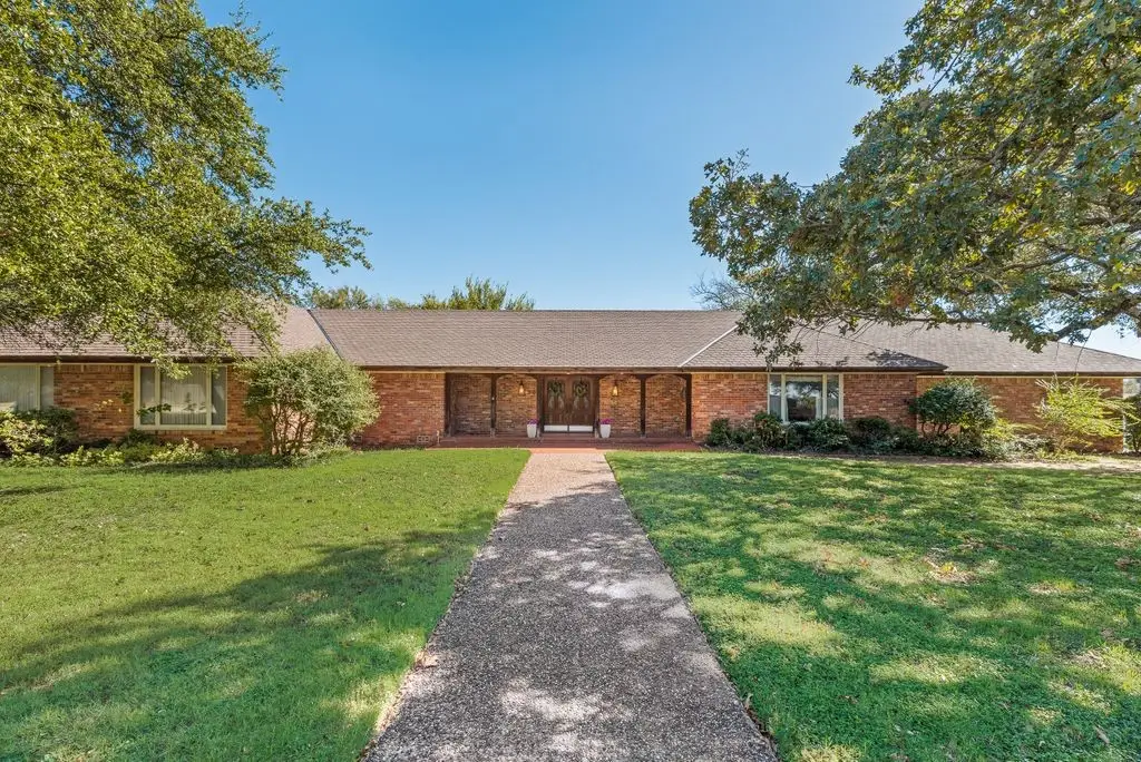 901 Spears Street, Bowie, TX 76230 - Image #1