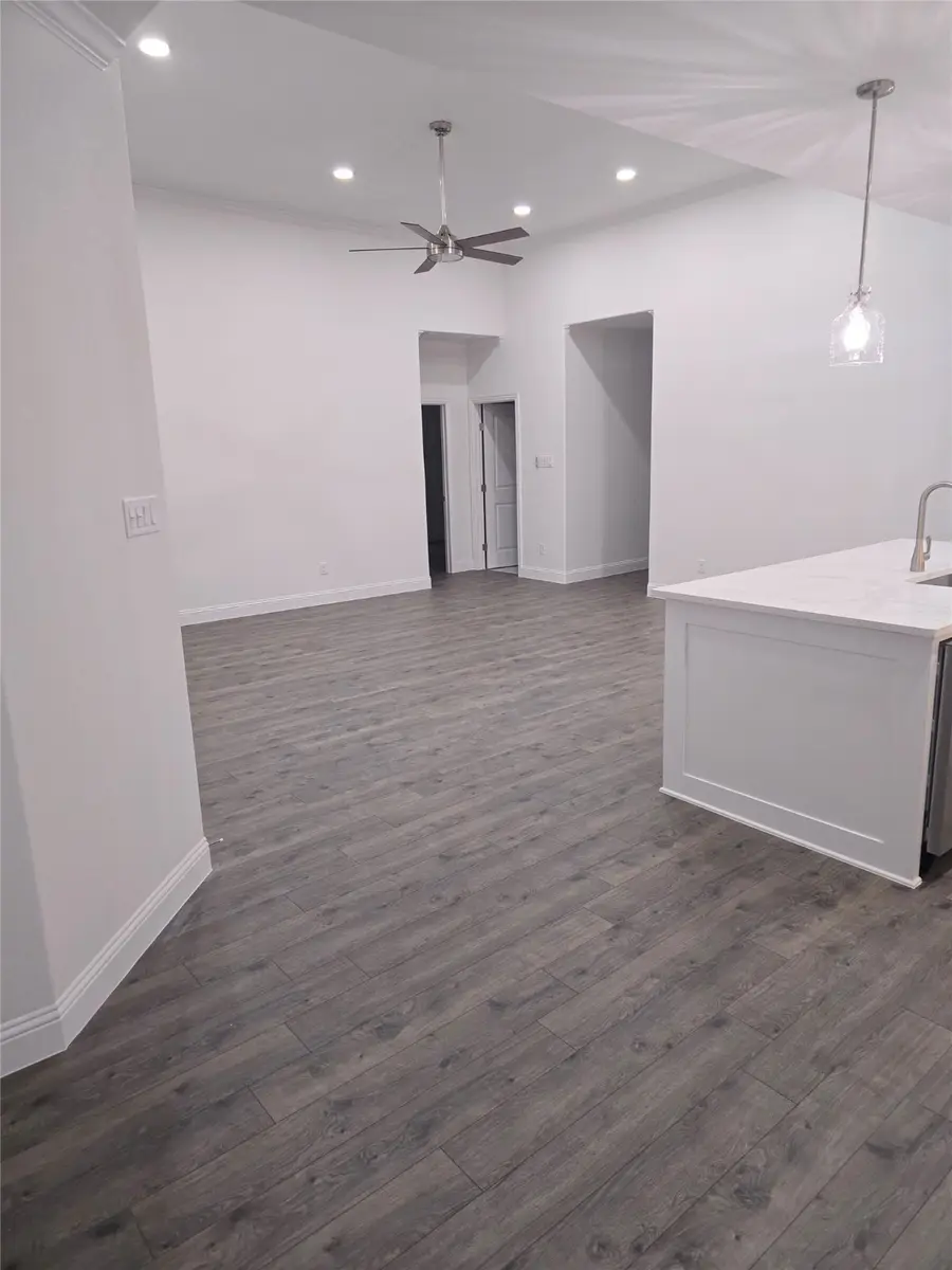 5812 Oakdale Drive, Fort Worth, TX 76119 - Image #2