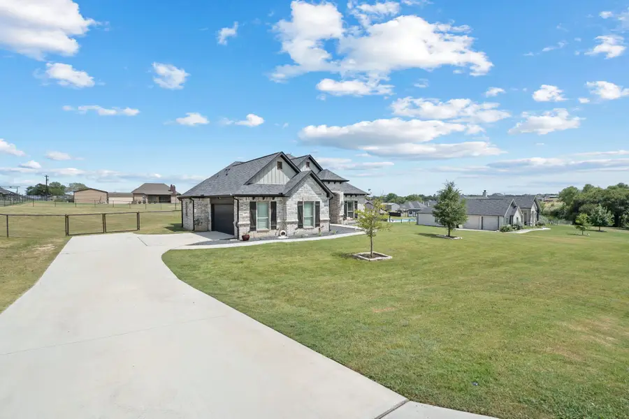 217 Grace Lane, Azle, TX 76020 - Image #3