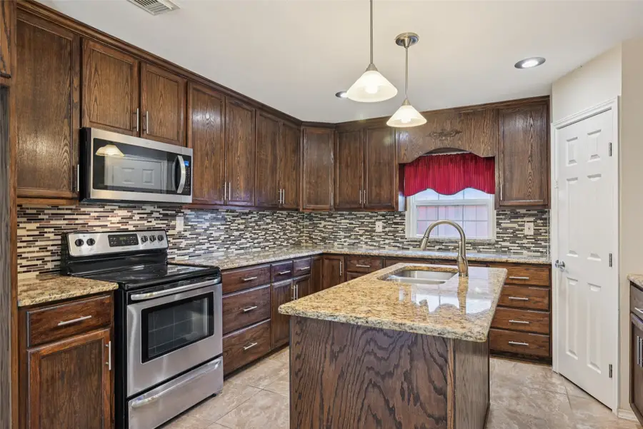 2804 Winterstone Drive, Plano, TX 75023 - Image #2