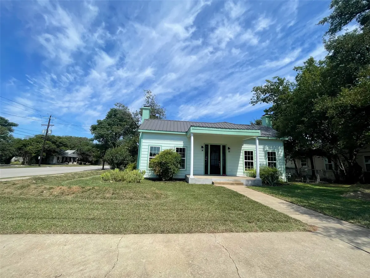 201 E 6th Street, Lampasas, TX 76550 - #1