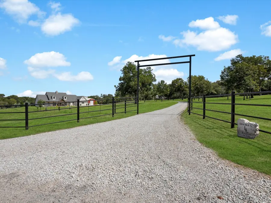 357 Mastadon Way, Weatherford, TX 76085 - Image #2