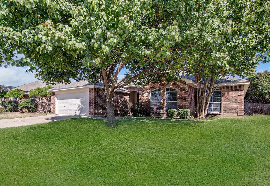 904 Sycamore Street, Burleson, TX 76028 - Image #2