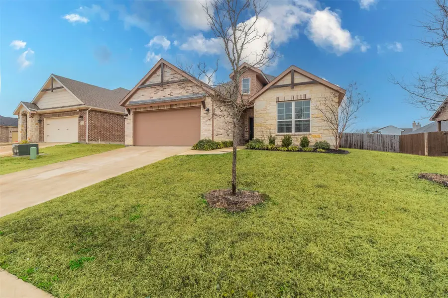 717 Woodcrest Drive, Ennis, TX 75119 - Image #3