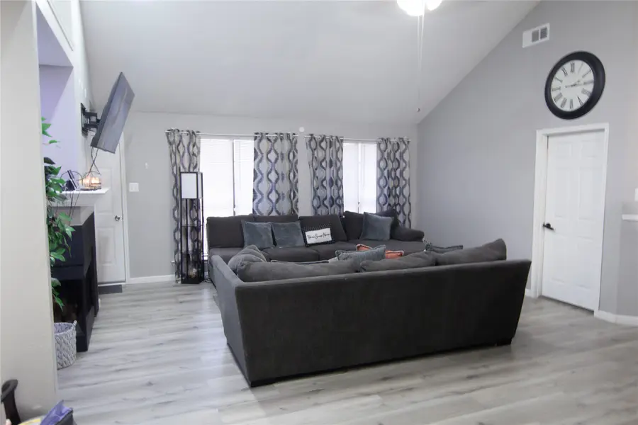 937 Knollwood Drive, Desoto, TX 75115 - Image #2