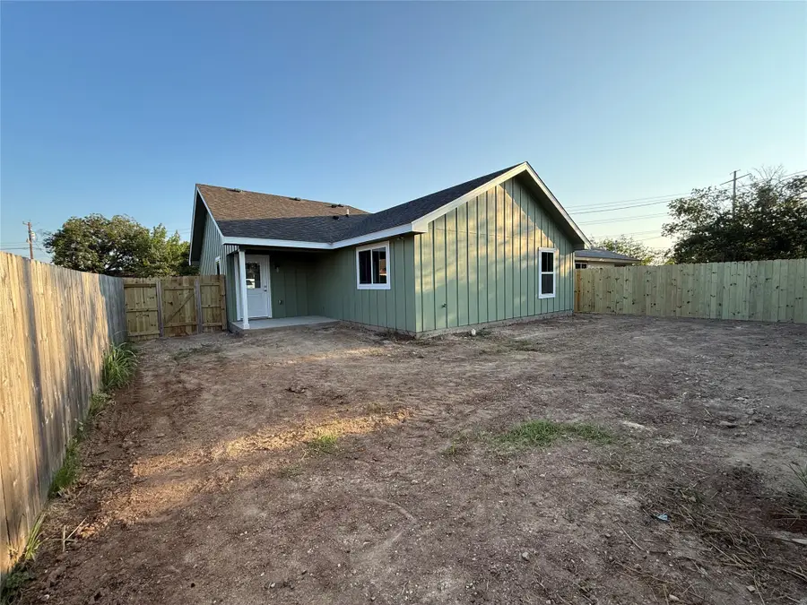 1710 E Avenue J, Lampasas, TX 76550 - Image #2