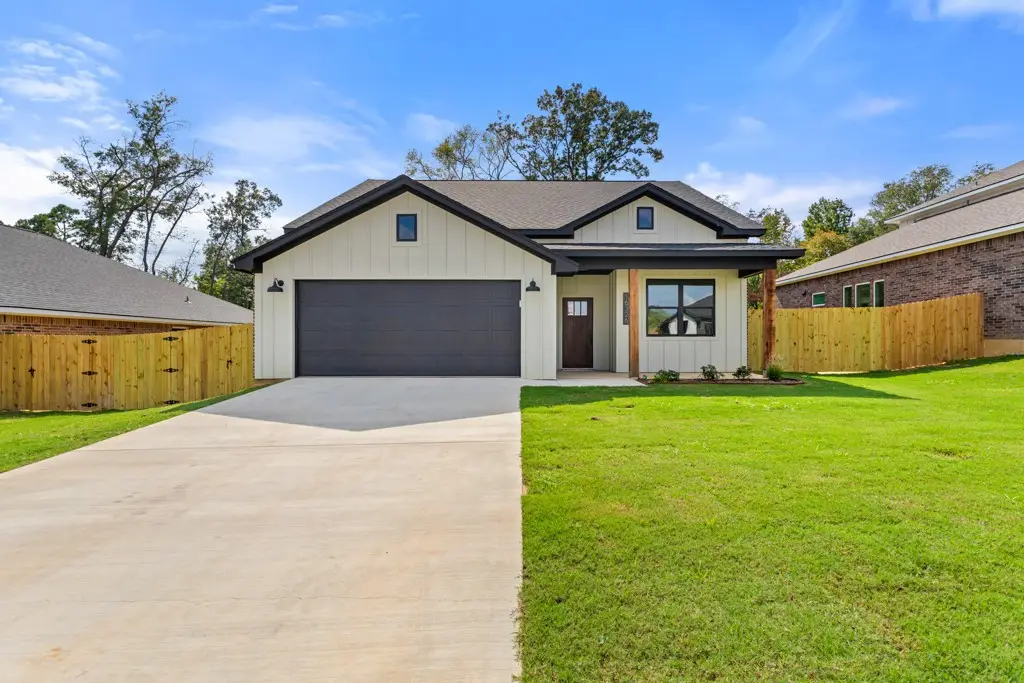 16326 Crossing Circle, Lindale, TX 75771 - Image #1