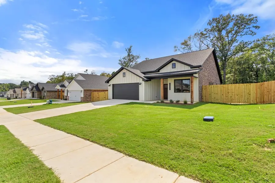 16326 Crossing Circle, Lindale, TX 75771 - Image #2