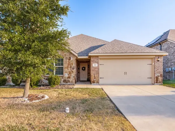 542 Clearlake Drive, Waxahachie, TX 75165