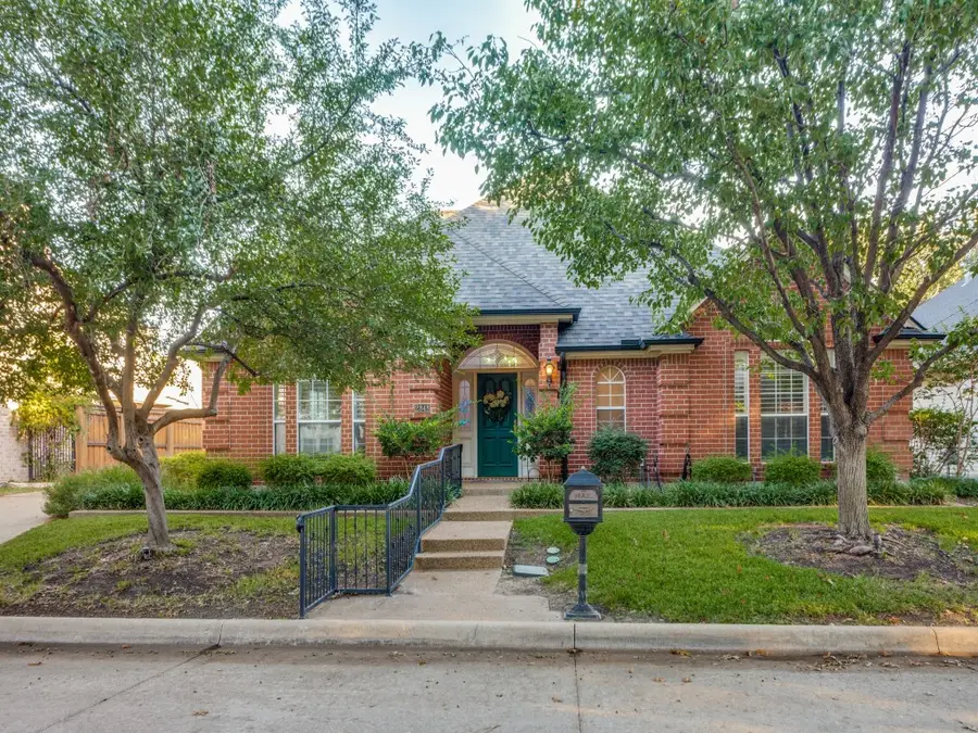 2848 Oakbriar Trail, Fort Worth, TX 76109 - Image #2