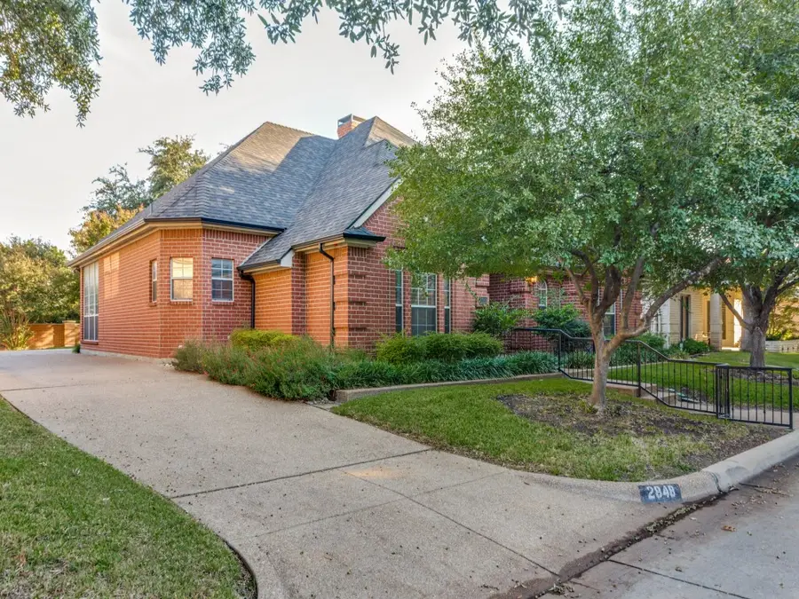 2848 Oakbriar Trail, Fort Worth, TX 76109 - Image #3