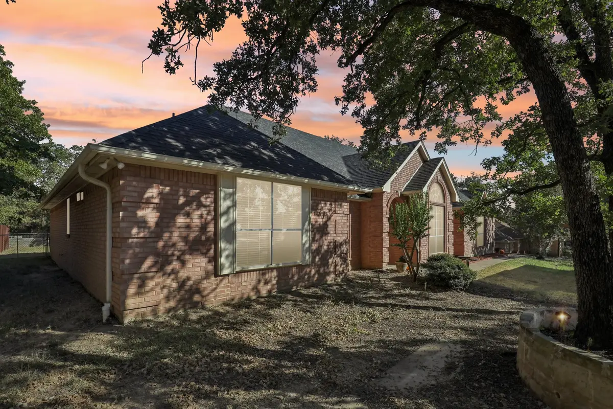 516 Shady Oaks Trail, Burleson, TX 76028 - Image #1