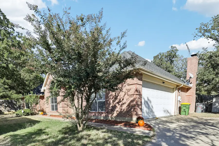516 Shady Oaks Trail, Burleson, TX 76028 - Image #3