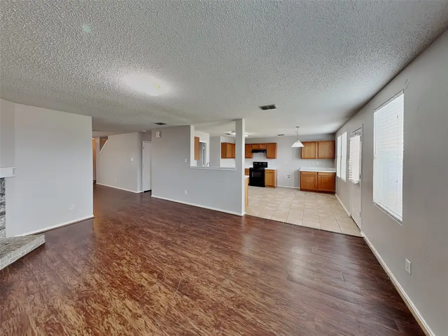 324 Snapdragon Court, Burleson, TX 76028 - Image #2