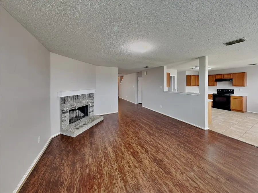 324 Snapdragon Court, Burleson, TX 76028 - Image #3