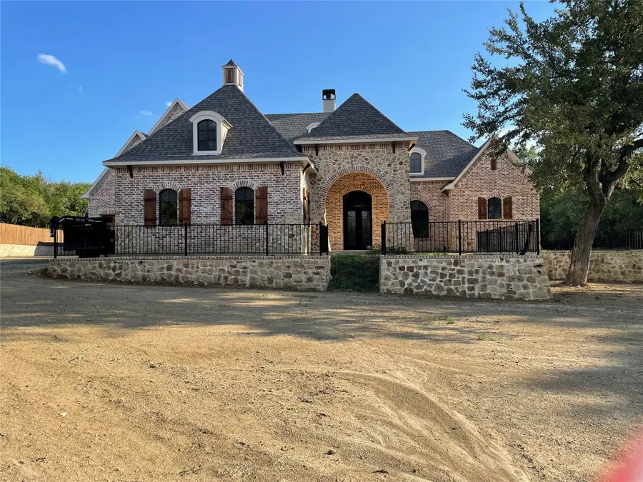 90 Woodland Hills Drive, Sherman, TX 75092 - Image #2