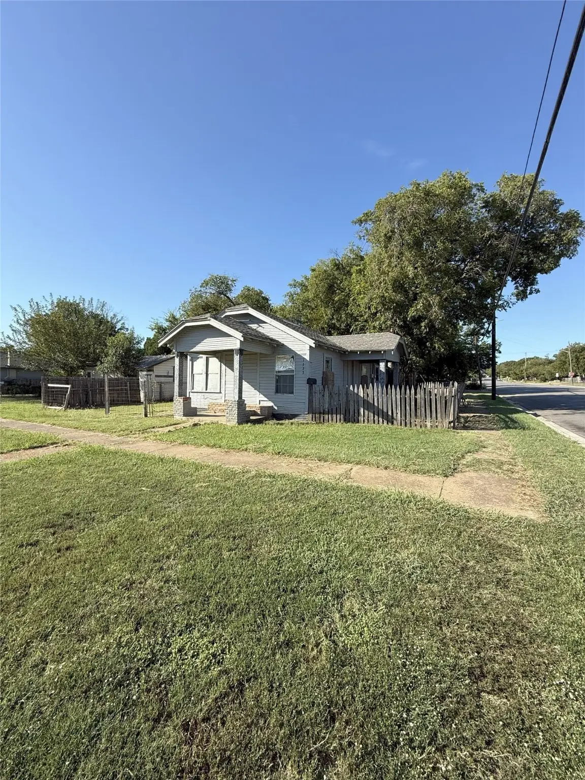 1323 Gould Avenue, Fort Worth, TX 76164 - Image #1