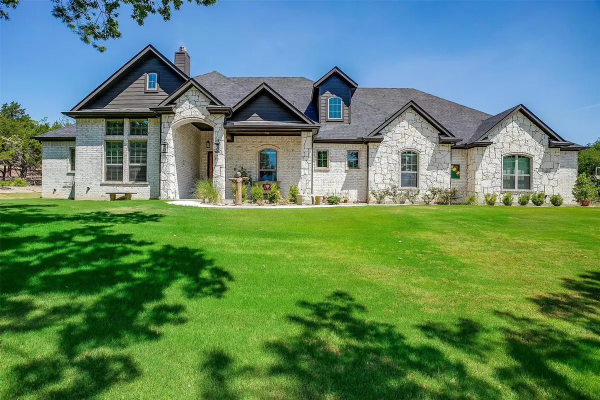 409 Glade Crest Road, Azle, TX 76020 - Image #1