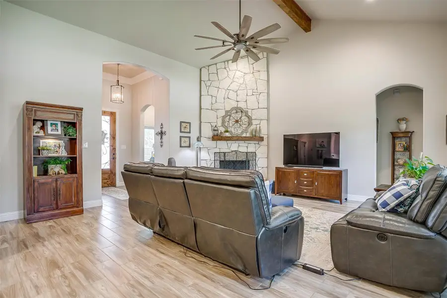 409 Glade Crest Road, Azle, TX 76020 - Image #3