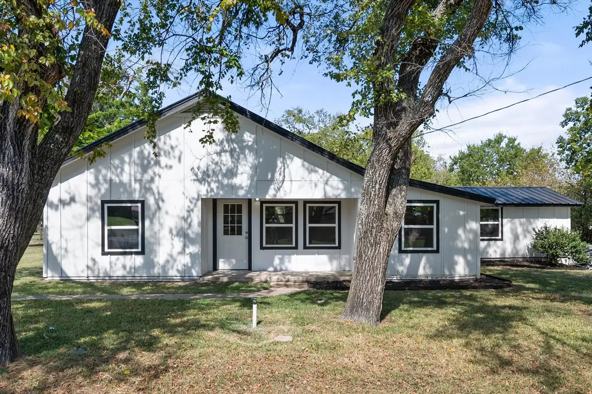 424 E 3rd Street, Blooming Grove, TX 76626 - Image #1