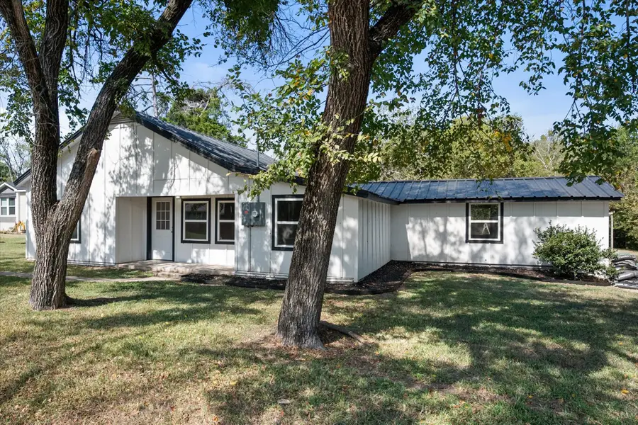 424 E 3rd Street, Blooming Grove, TX 76626 - Image #2