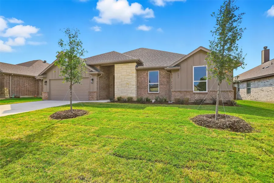 697 Fossil Wood Drive, Saginaw, TX 76179 - Image #3