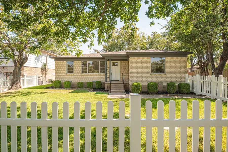 312 Overlook Drive, Midlothian, TX 76065 - Image #2