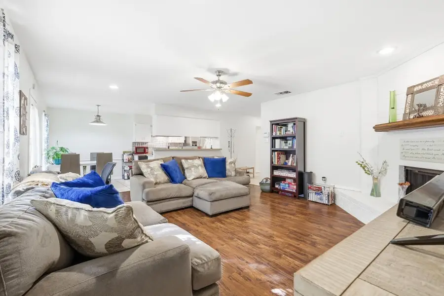 814 W Embercrest Drive, Arlington, TX 76017 - Image #2