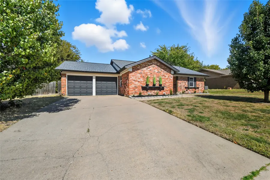 1013 Springdale Road, Bedford, TX 76021 - Image #3