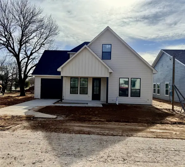 203 W Cherry Street, Nocona, TX 76255