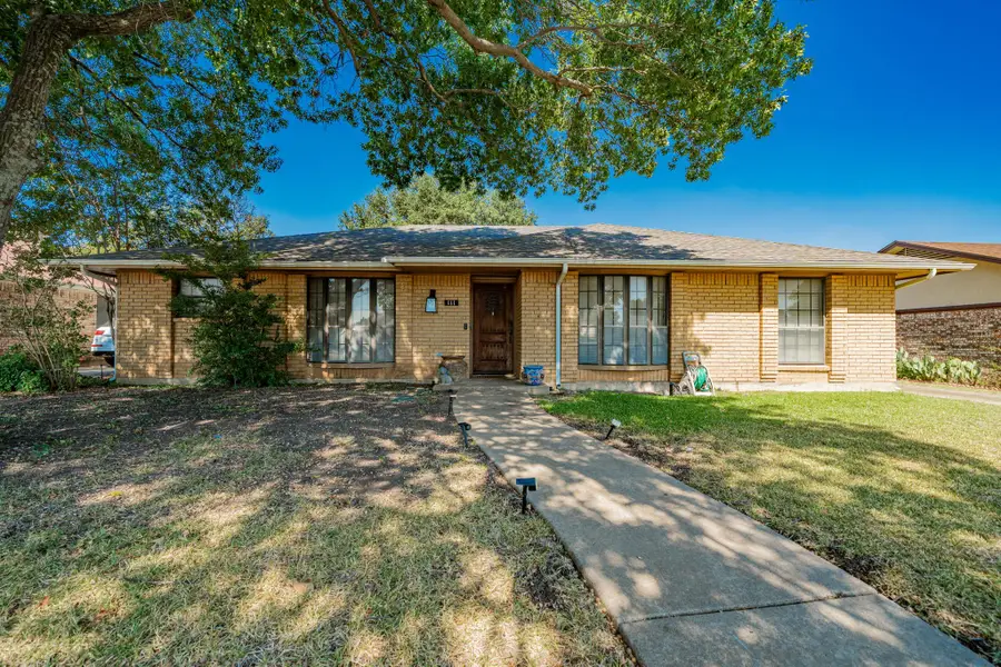 111 Meadowcreek Drive, Duncanville, TX 75137 - Image #2