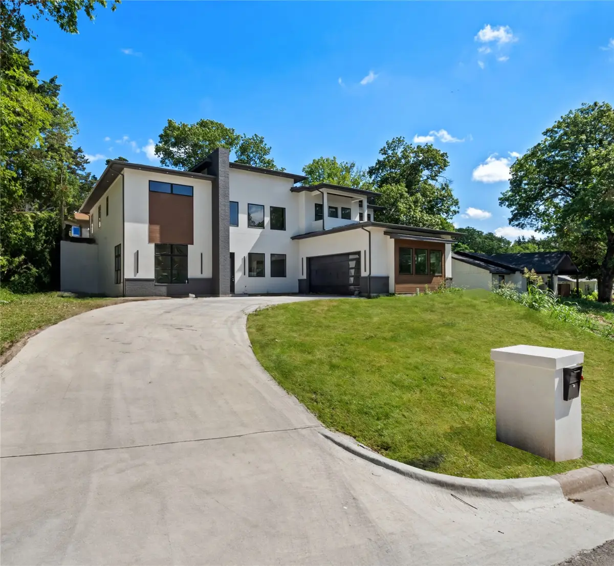 917 Brookwood Drive, Dallas, TX 75224 - Image #1