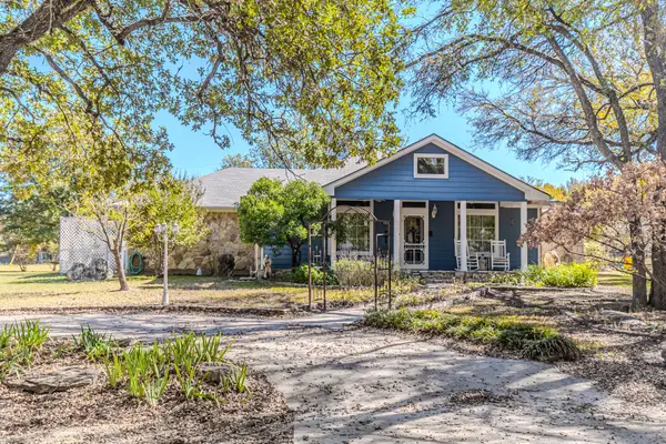 915 Live Oak Circle, Hico, TX 76457