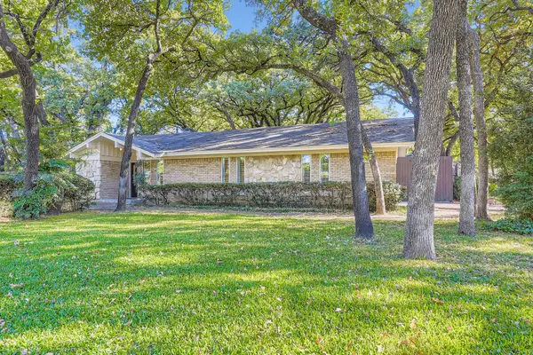 3106 Woodford Drive, Arlington, TX 76013