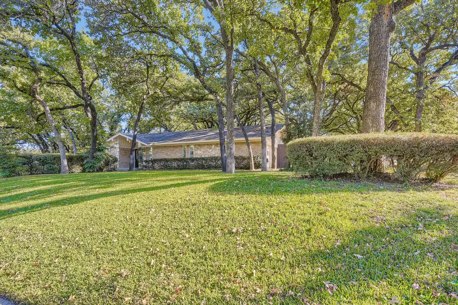 3106 Woodford Drive, Arlington, TX 76013 - Image #2