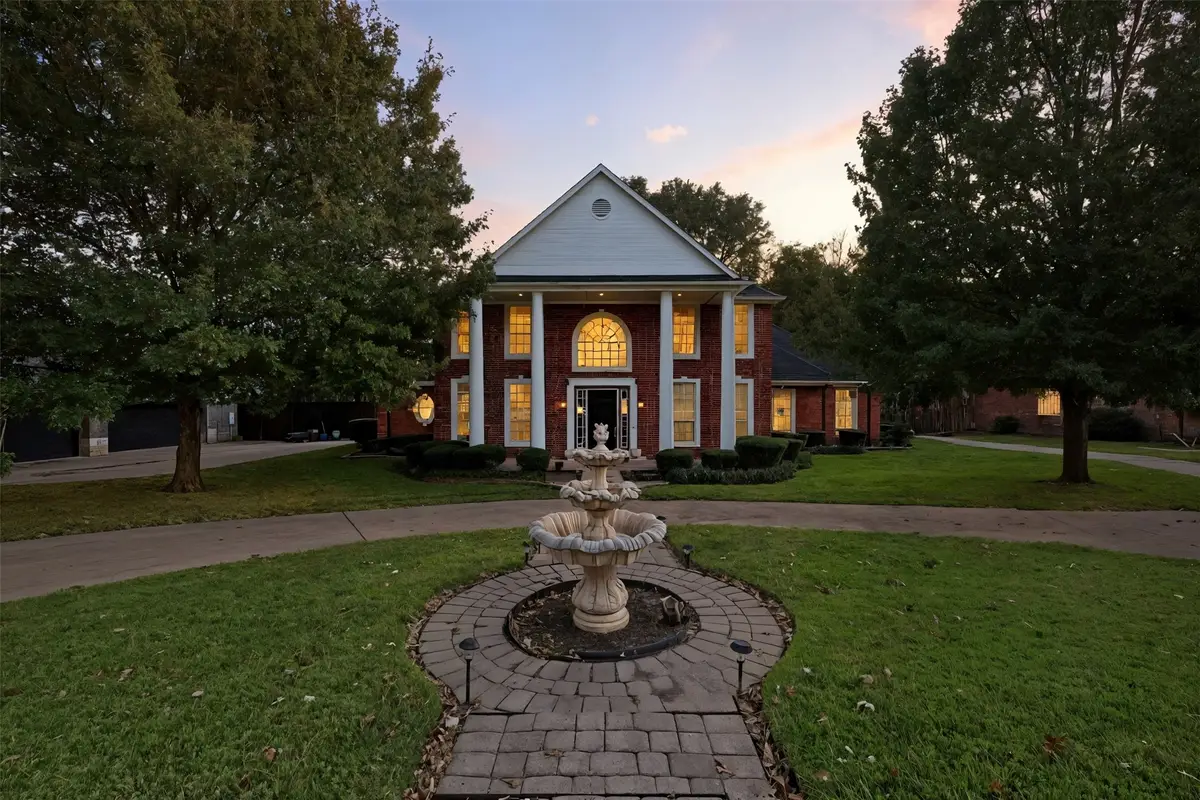 1860 Plum Creek Drive, Midlothian, TX 76065 - Image #1