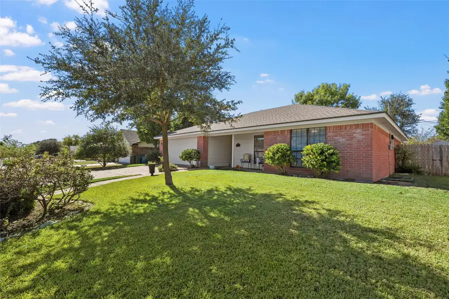 923 Vail Highlands, Hewitt, TX 76643 - Image #2