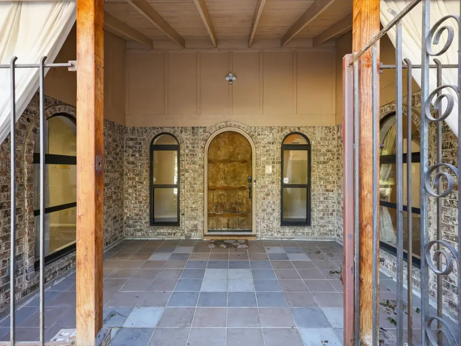 4021 Aragon Drive, Fort Worth, TX 76133 - Image #2