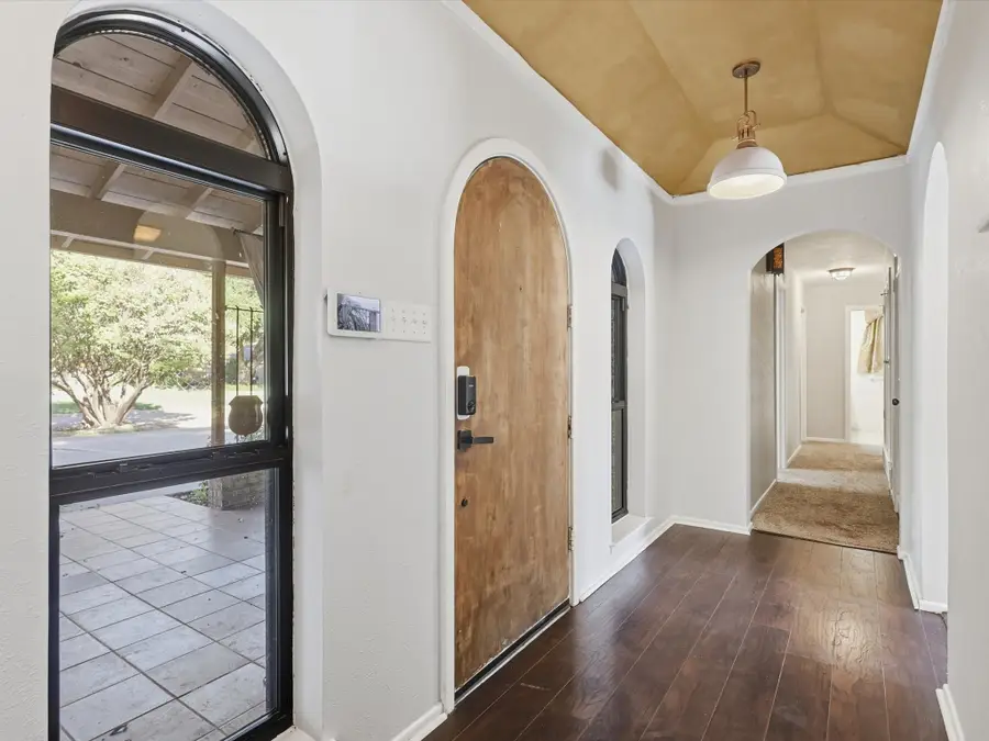 4021 Aragon Drive, Fort Worth, TX 76133 - Image #3