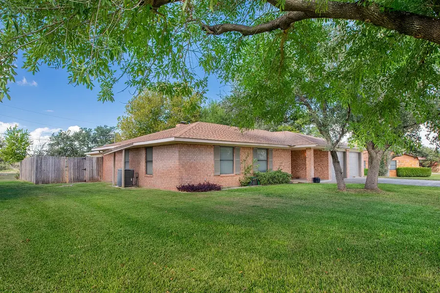 810 Clear Street, San Saba, TX 76877 - Image #2