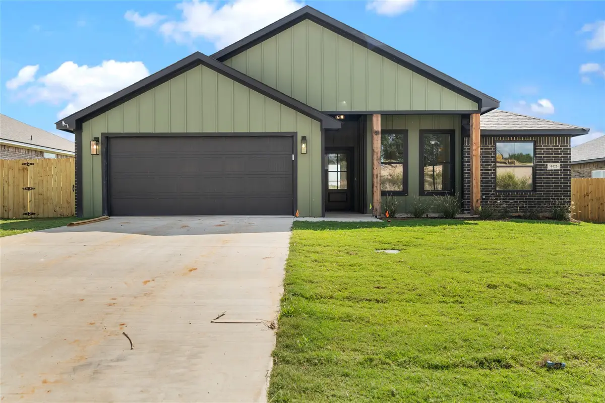 16525 Crossing Circle, Lindale, TX 75771 - Image #1