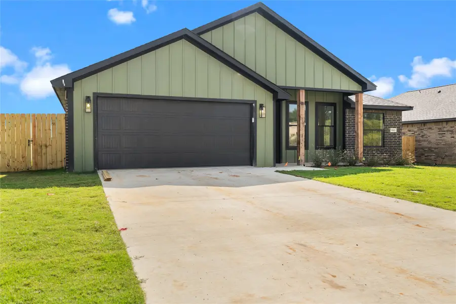 16525 Crossing Circle, Lindale, TX 75771 - Image #2