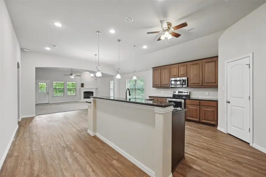 512 Hidden Springs Trail, Azle, TX 76020 - Image #2