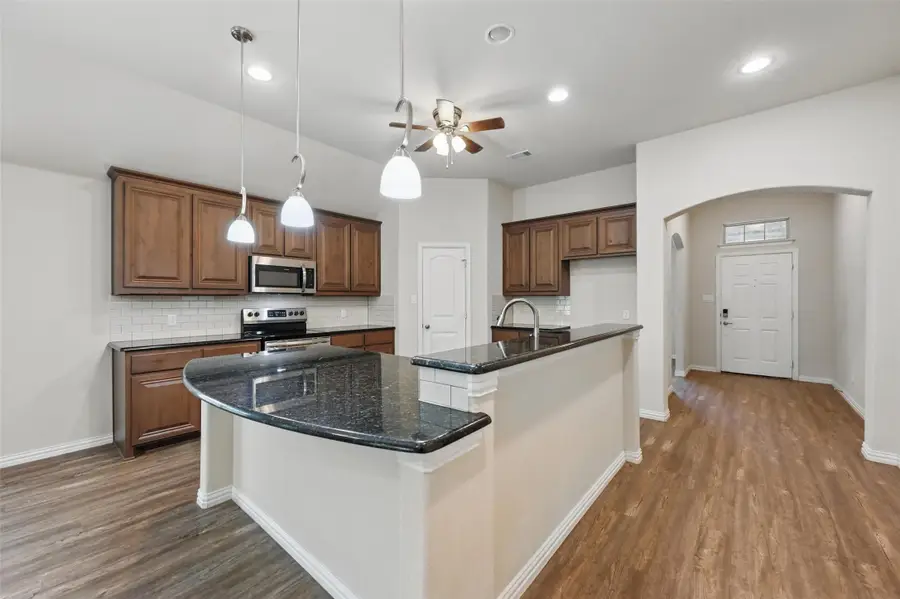 512 Hidden Springs Trail, Azle, TX 76020 - Image #3