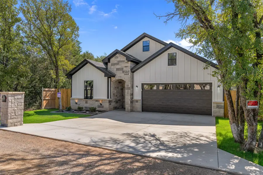 3025 Red Oak Drive, Granbury, TX 76048 - Image #3