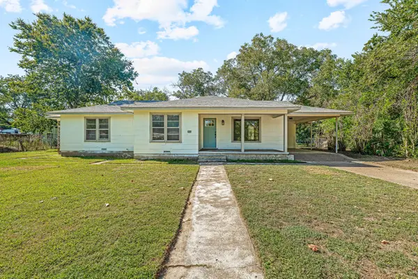 416 S Moseley Street, De Leon, TX 76444
