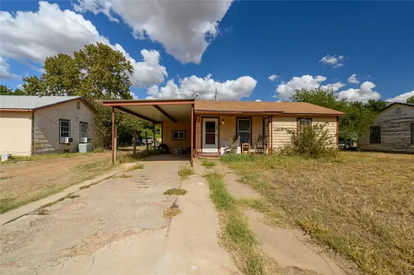 1008 SE 3rd Street, Knox City, TX 79529