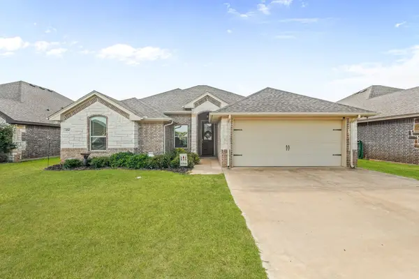 454 Silverton Drive, Granbury, TX 76049