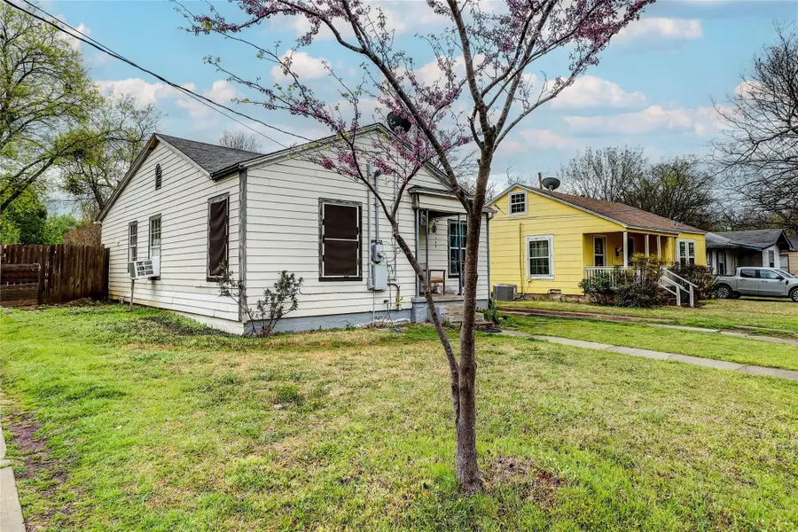 1306 N Clements Street, Gainesville, TX 76240 - Image #2