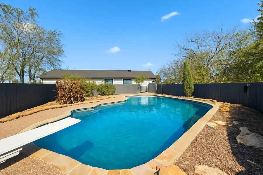 3873 Lois Road E, Sanger, TX 76266 - Image #3